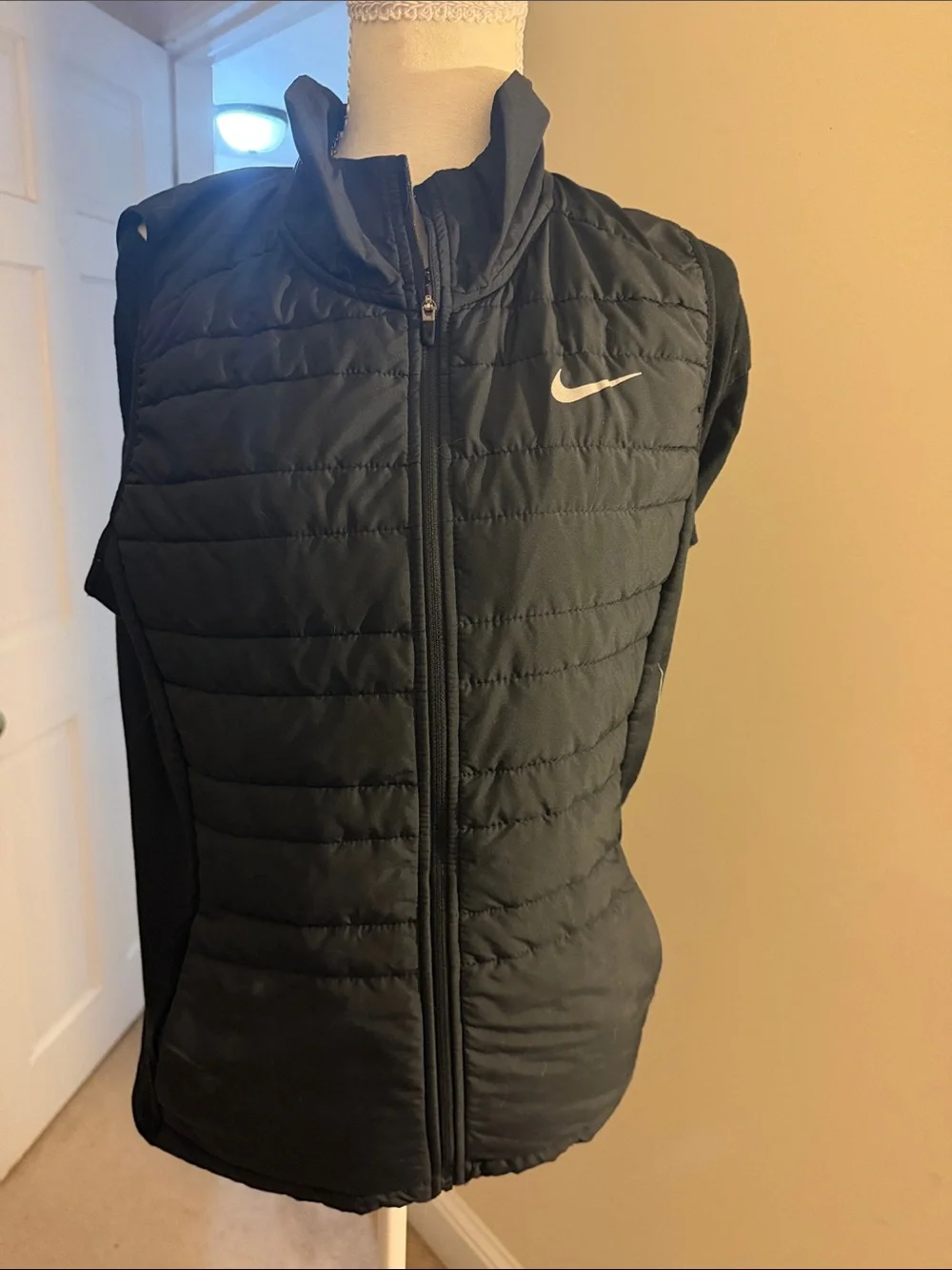 Nike Black Quilted Puffer Vest with White Swoosh Logo - Picture 1 of 1